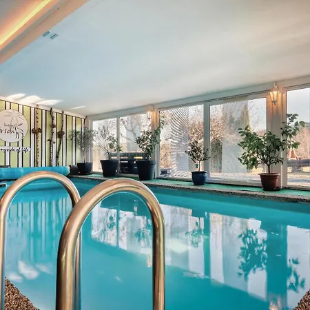 Hotel Hirschenstein 3*