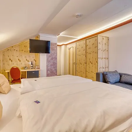 Hirschenstein Hotel 4*