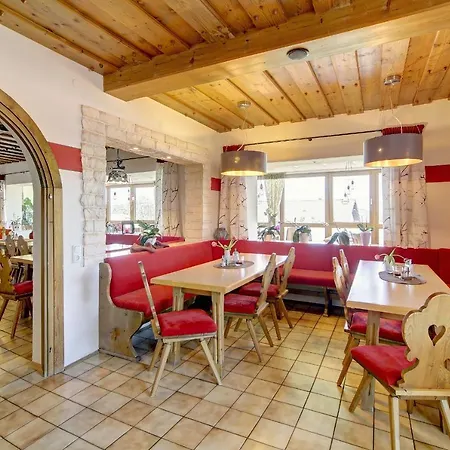 Hotel Hirschenstein 3*
